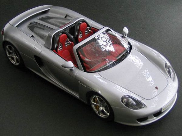 โมเดลประกอบรถยนต์ทามิย่า Porsche Carrera GT 1 : 24