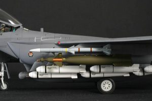 โมเดลเครื่องบินรบ F-15E Strike Eagle TMW/ Bunkerbuster 1/32