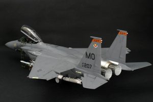 โมเดลเครื่องบินรบ F-15E Strike Eagle TMW/ Bunkerbuster 1/32