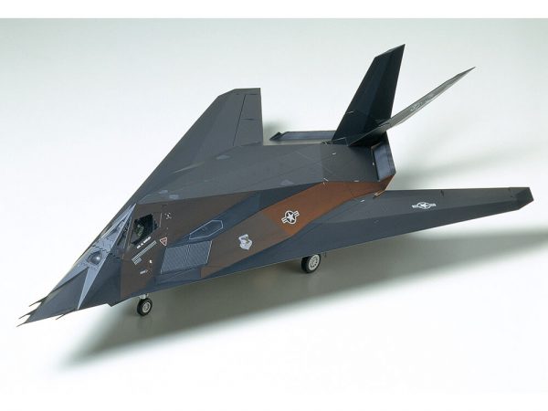 เครื่องบินล่องหนอเมริกัน F-117A Nighthawk