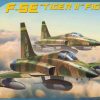 โมเดลเครื่องบิน F-5E Tiger II Fighter w/resin Figures 1/32