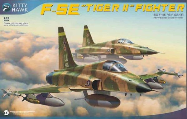 โมเดลเครื่องบิน F-5E Tiger II Fighter w/resin Figures 1/32