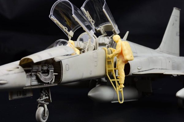 โมเดลเครื่องบิน Kitty hawk F-5F TigerII 1/32