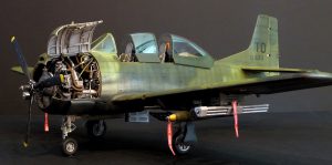 โมเดลเครื่องบิน Kittyhawk T-28B/D