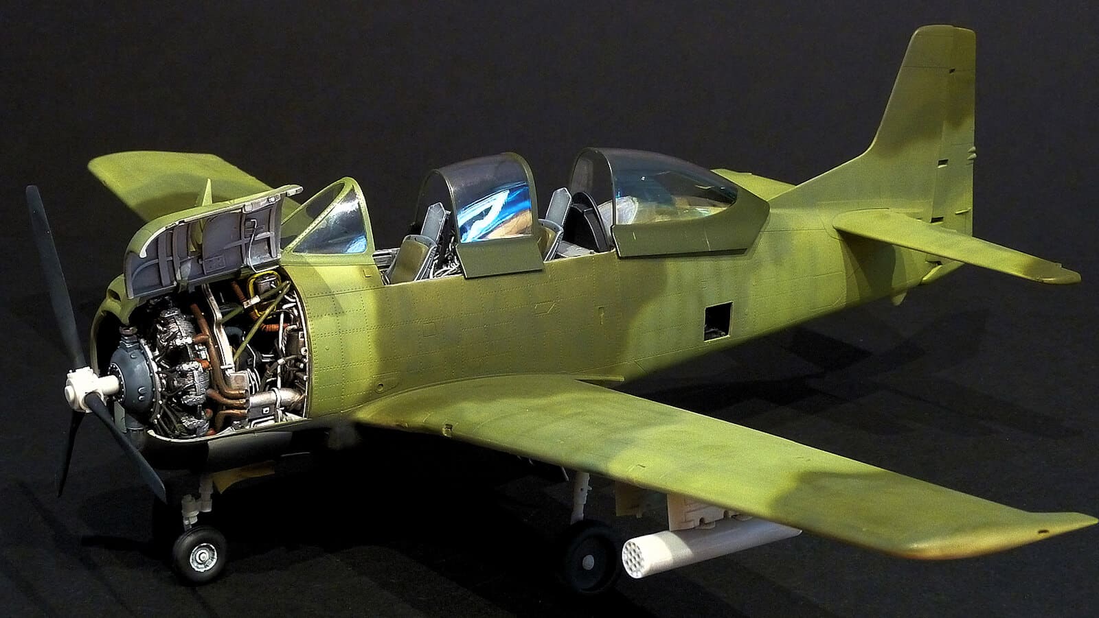 โมเดลเครื่องบิน Kittyhawk T-28B/D "Zorro" Trojan (1/32)