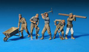 โมเดลฟิกเกอร์ GERMAN SOLDIERS AT WORK (RAD) 1:35