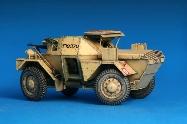โมเดลรถทหาร DINGO Mk.1b BRITISH SCOUT CAR w/CREW 1:35
