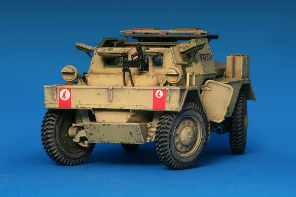 โมเดลรถทหาร DINGO Mk.1b BRITISH SCOUT CAR w/CREW 1:35