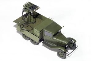 โมเดลรถทหาร GAZ-AAA w/QUAD M4 MAXIM 1:35