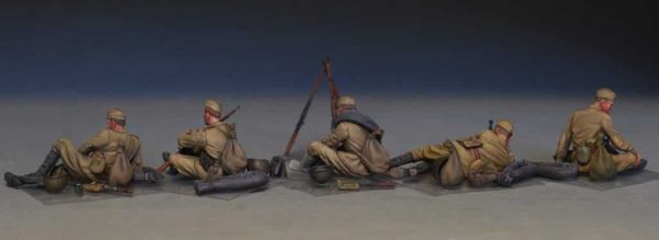 โมเดลฟิกเกอร์ SOVIET SOLDIERS TAKING A BREAK 1:35