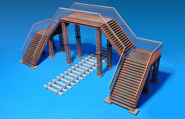 This kit contains unassembled and unpainted model of a pidestrian bridge.