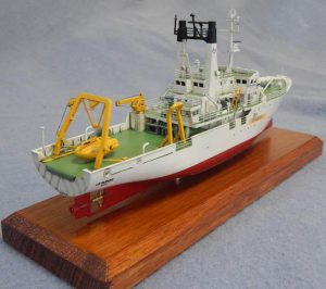 โมเดลเรือเดินสมุทร Heller HL80615 Titanic Searcher