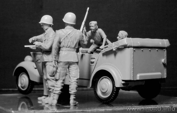 MB35161 HITCHING A RIDE 1945 1/35