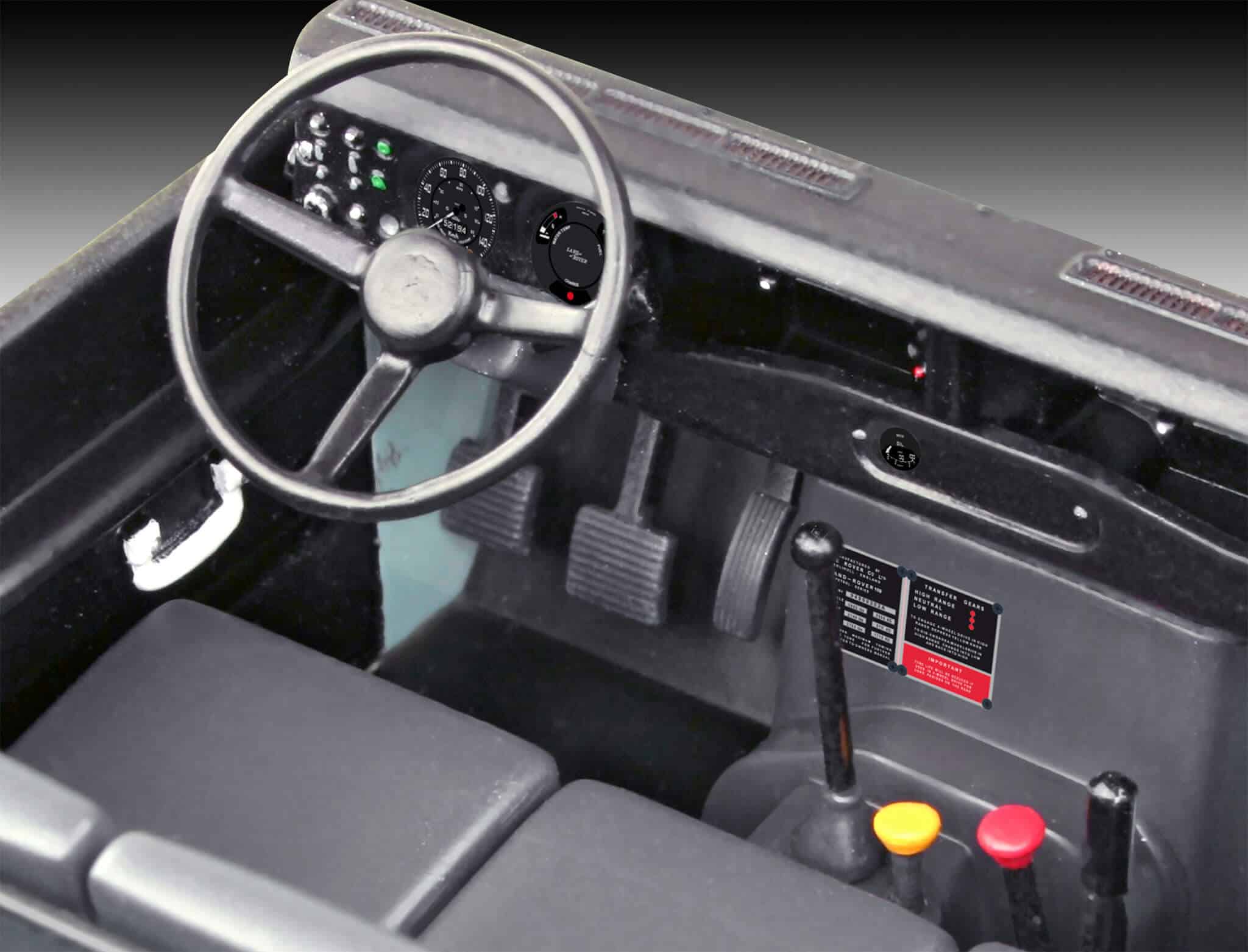 โมเดลรถพระที่นั่ง 07047 Revell Land Rover Series III 1/24